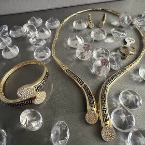 Elegant Gold Jewelry Set with Crystal Accents